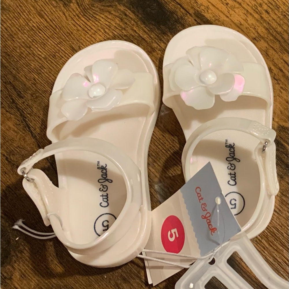 Buy 1 get one 50% off kids shoes
Cream Kids Sandals with Floral Accent